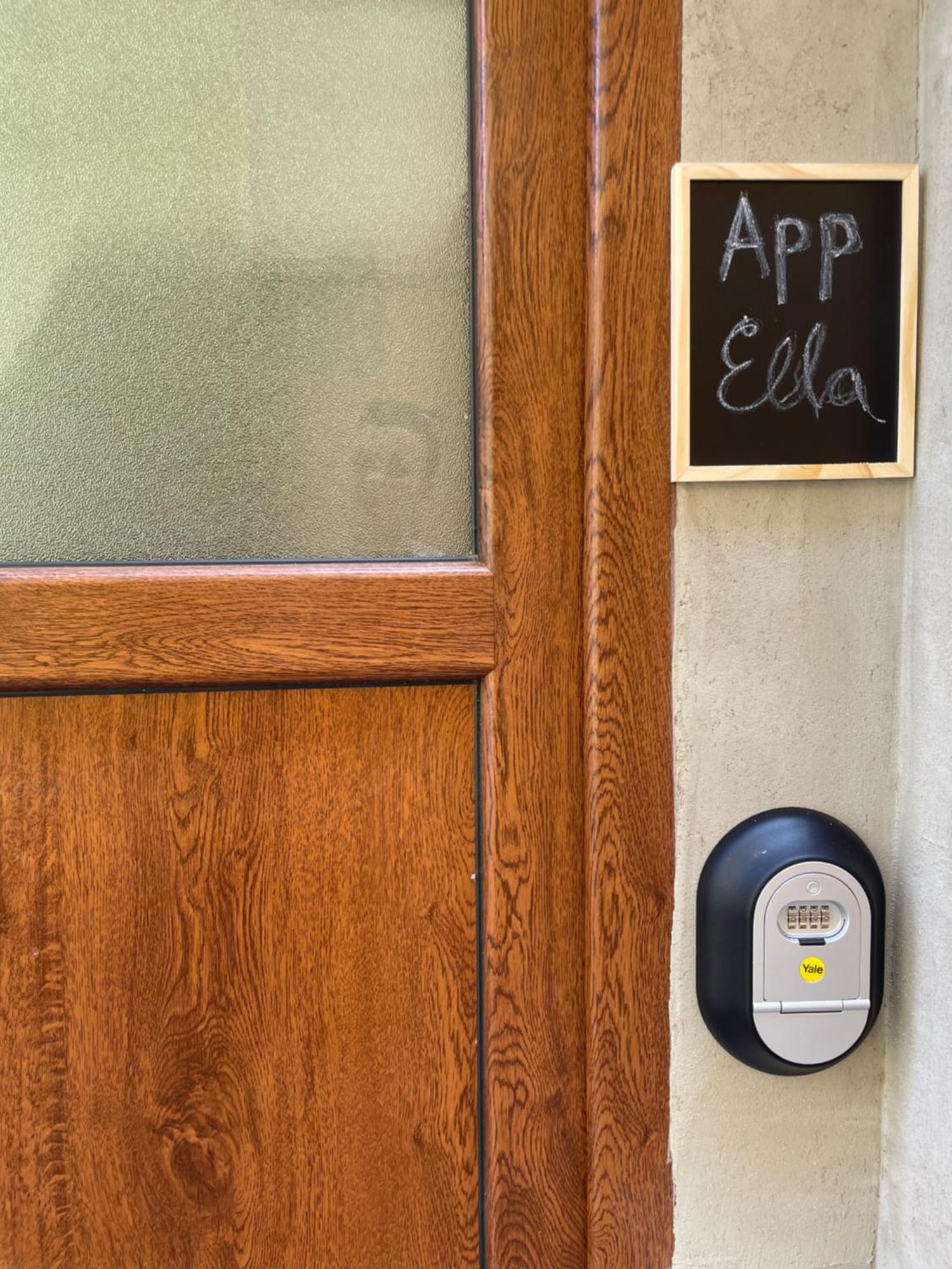 Apartma Ella Koper Bagian luar foto
